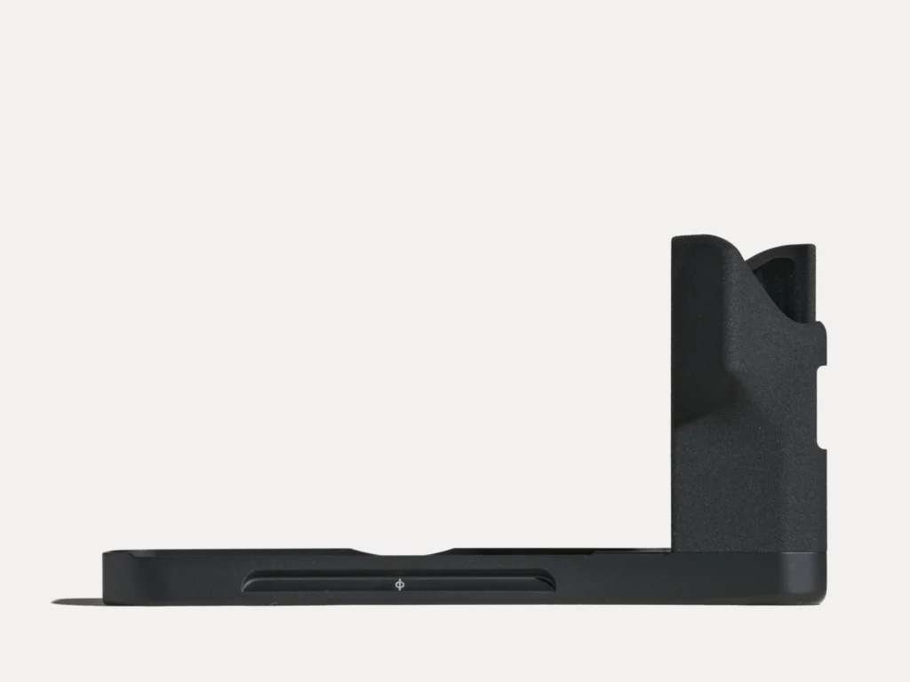 AGX106BLK.018-Solid-Background